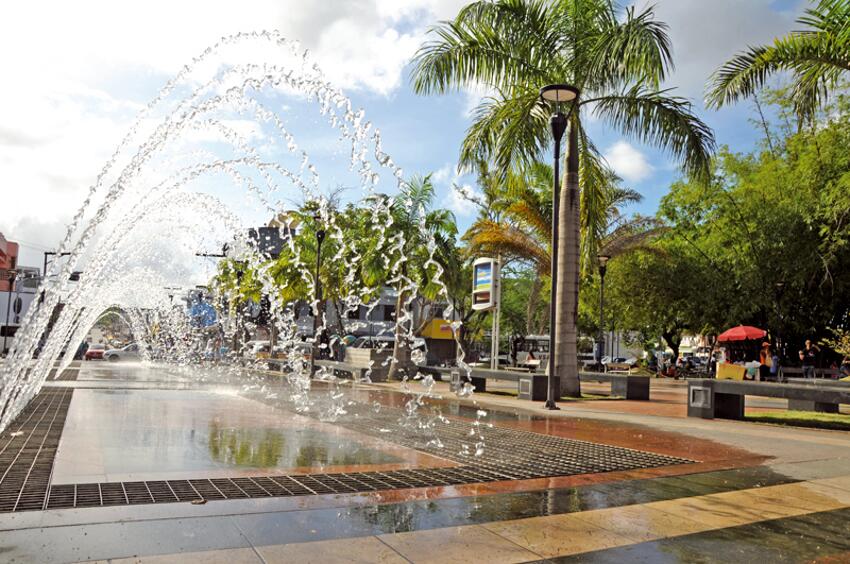 Praça Abrantes. Camaçari, Brasil. 2007