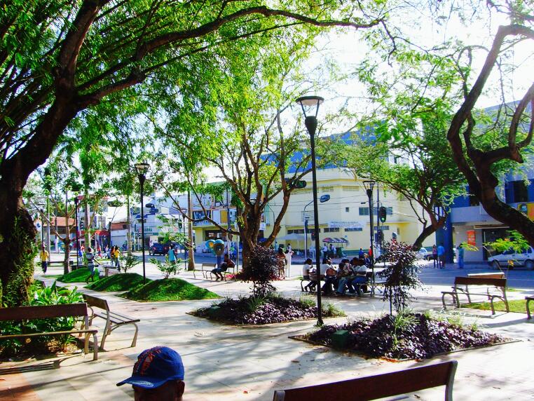 Praça Abrantes. Camaçari, Brasil. 2007