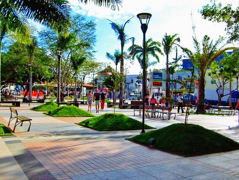 Praça Abrantes. Camaçari, Brasil. 2007